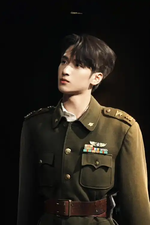 严浩翔超话吾辈男儿 铁骨铮铮h-严浩翔@时代少年团-严浩翔#严浩翔军阀