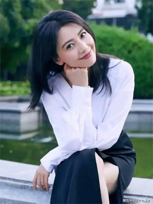 真心漂亮,穿白衬衣的高圆圆谁人能敌?十分嫉妒赵又廷!_照片_衬衫_白色