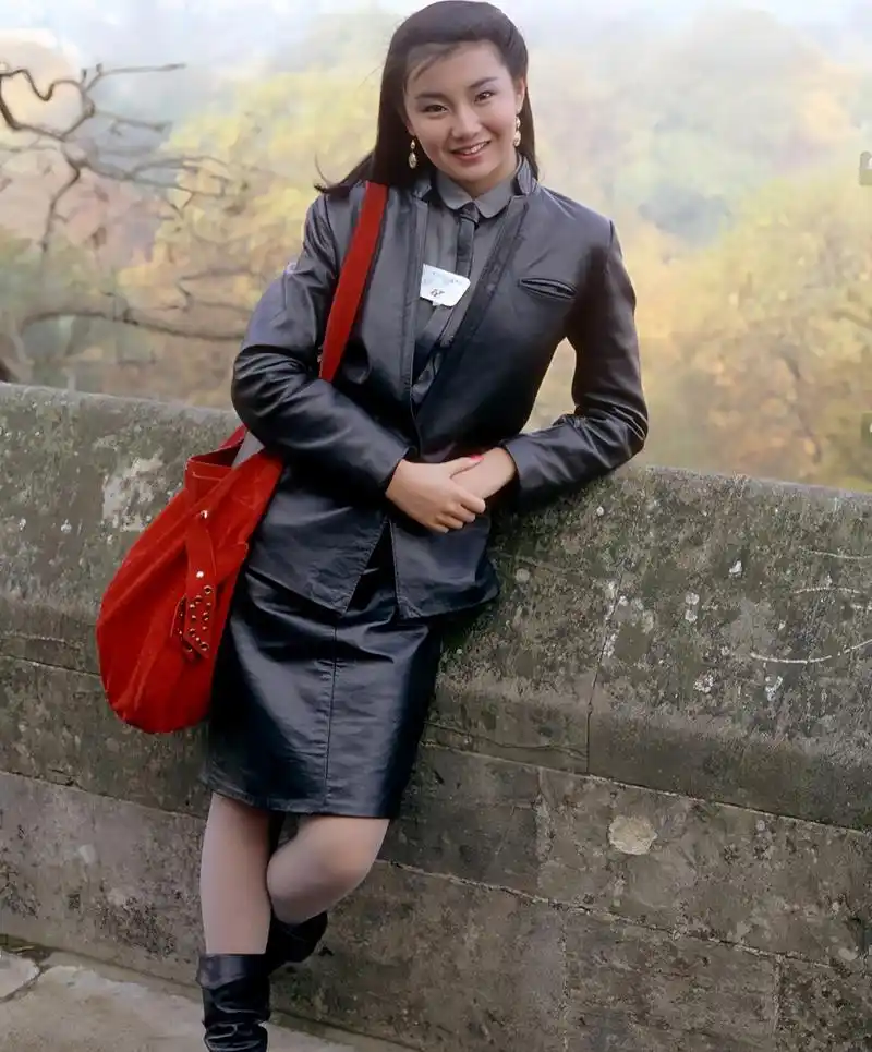 张曼玉旧照曝光,确实很惊艳.