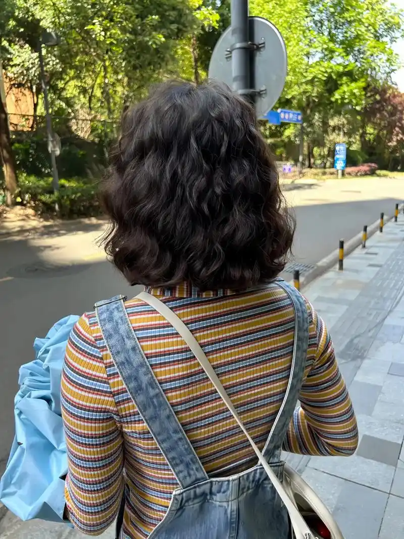 适合所有脸型女生可以烫齐肩短发法式慵懒卷