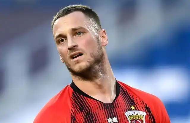 从01到21中超4亿豪门上演点球绝杀10分钟连轰2球0分变3分