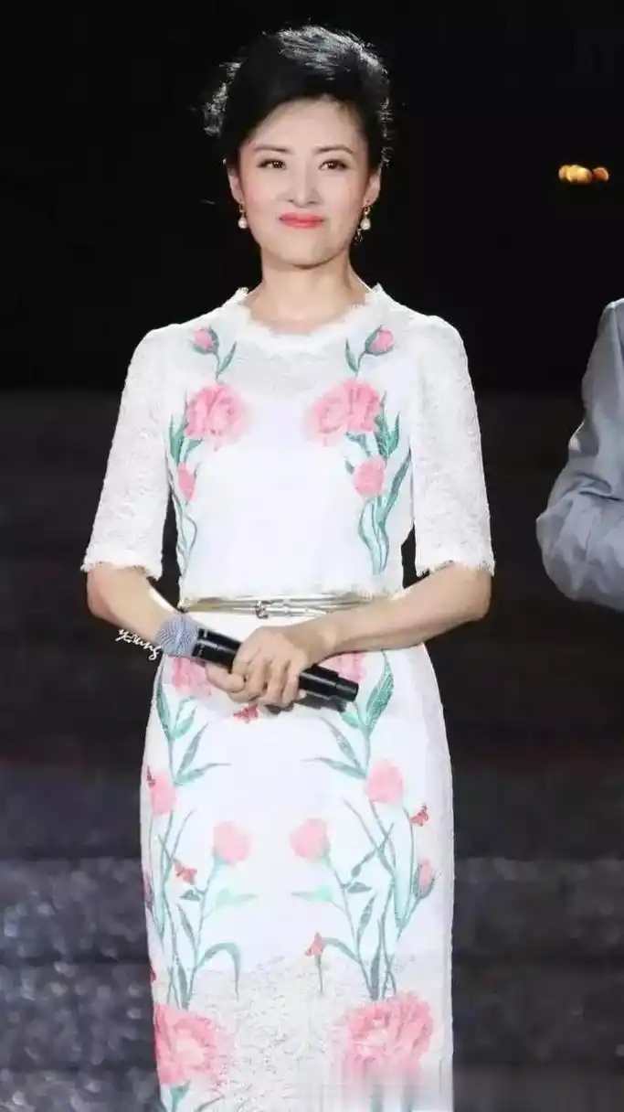 被年轻时的周涛被周涛美到了,身材出众,颜值惊人,不愧是最美央视一姐!