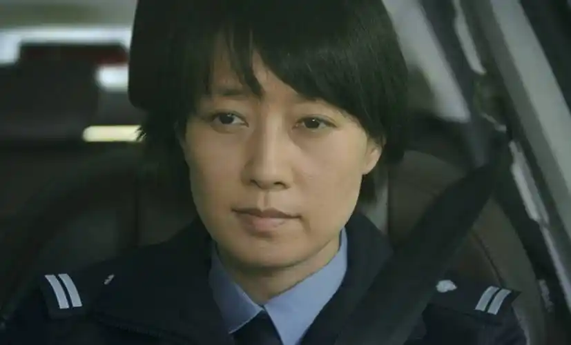 马伊琍以素颜出镜,展现了她作为演员的自信与实力.