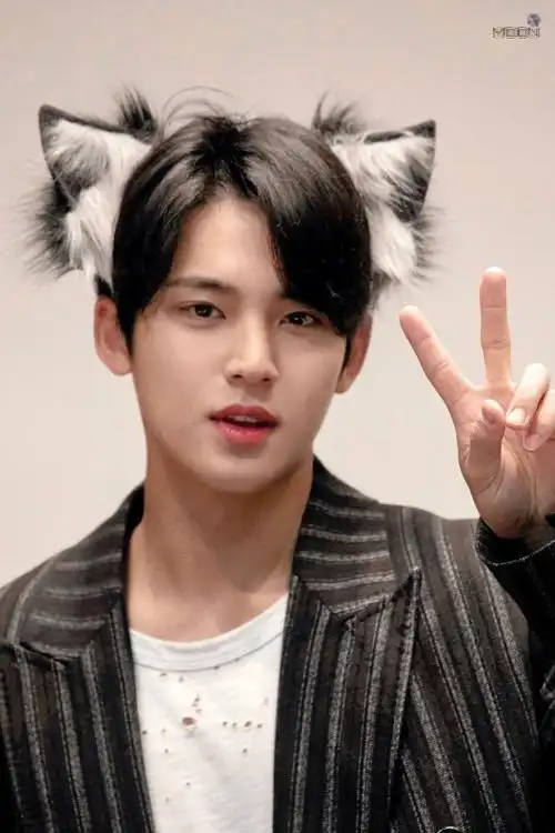 金珉奎悦诗风吟全球代言人#230507丨yes24线下签售 饭拍高清好漂亮啊