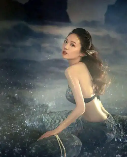 美人鱼女神性感艳丽风采照人