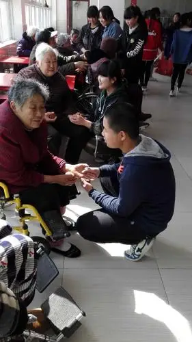 正华外语学校"慰问敬老院老人"公益活动