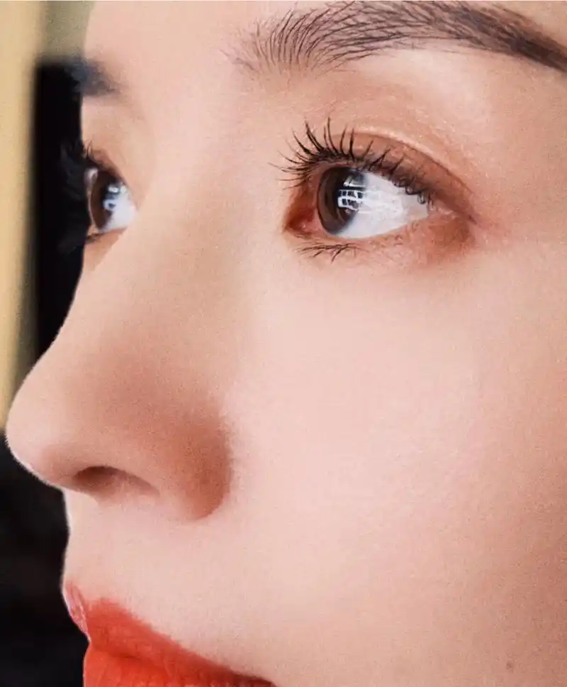 董洁妆后照! 她的五官真的很优越,尤其鼻子,太好看了!