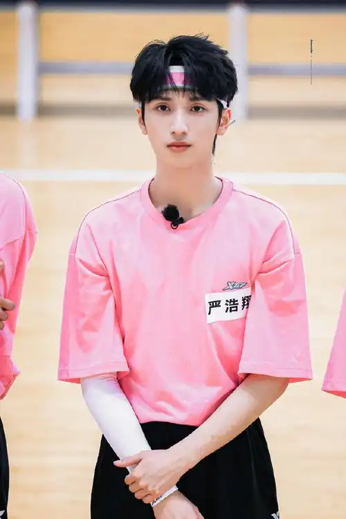 tf家族夏日运动会##严浩翔夏日运动会饭拍生图