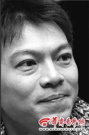 昔日乒乓王子风采依旧江嘉良笑言我帅是因队友太丑