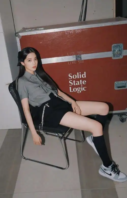 怪不得欧阳娜娜一直不穿"墨汁袜",看清她的腿型,上帝真是公平