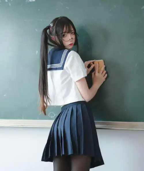 水手服可真是能够展现出少女的青春感五更百鬼小姐姐很细心的用上了