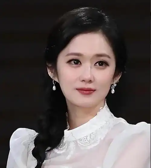 "同脸不同命",张娜拉与赵丽颖撞脸,大众称:"孪生姐妹"