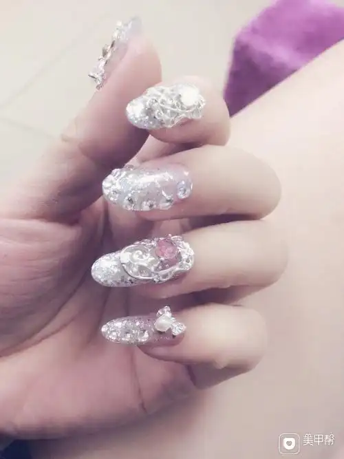 尖形新娘银一款夸张耀眼的新娘甲美甲图片