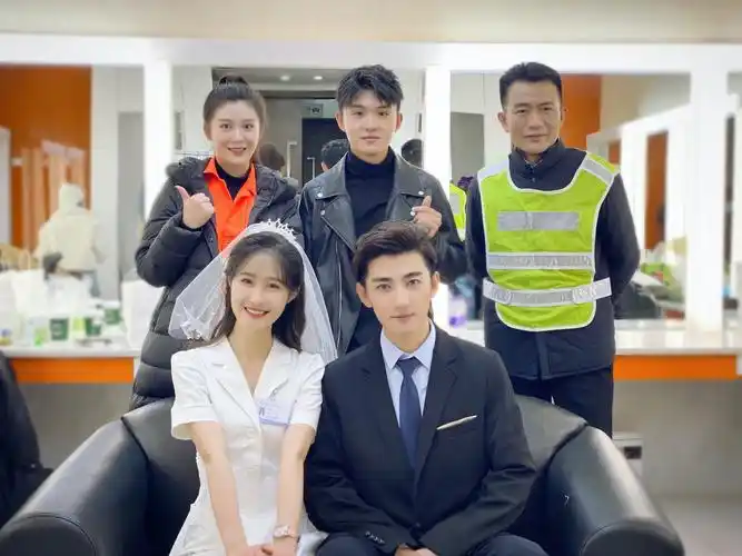 芒果元宵一家亲闪电婚礼梁田刘昱晗戳泪演绎抗疫故事