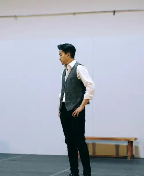 不过刘恺威看得出来也是常年健身的身材