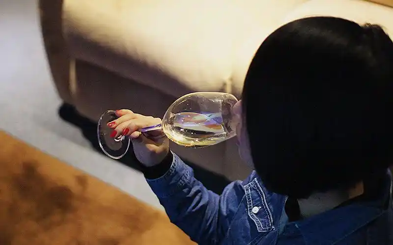 小露个背影 逼格是否瞬间提高~~~咩哈哈