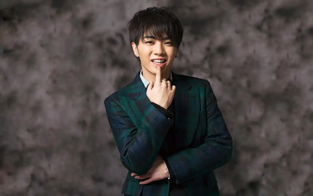 花花华晨宇个人帅气写真图片高清电脑桌面壁纸(二)