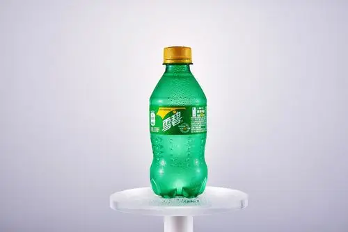 雪碧白底素材图