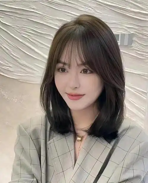 第三种:修颜锁骨发型