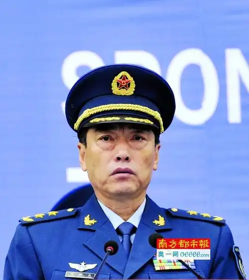 空军中将驾机受阅!56名将军领队