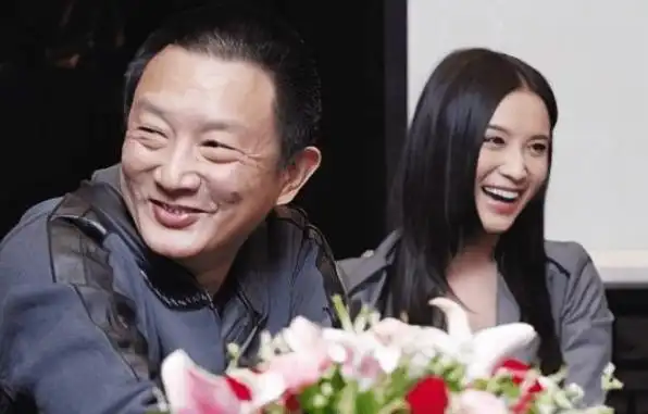 曾与5婚导演在一起,多年来桃花不断,43岁的小宋佳还在等什么?