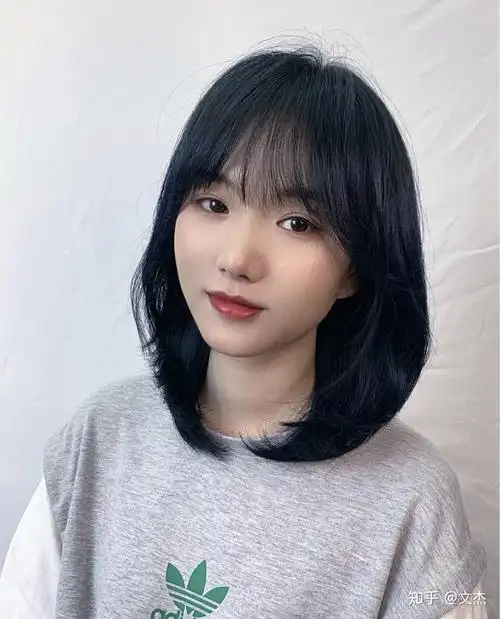 圆脸自来卷适合什么样的短发