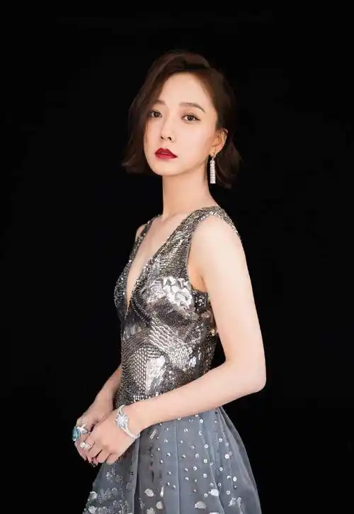 有一种胖叫王珞丹,肚子上一圈白花花赘肉,网友却表示爱了!