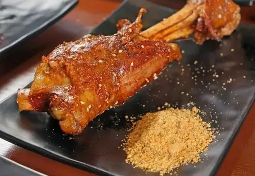 95%的人只为这份烤羊腿而来!而且这么大一份的羊腿才只要28元!