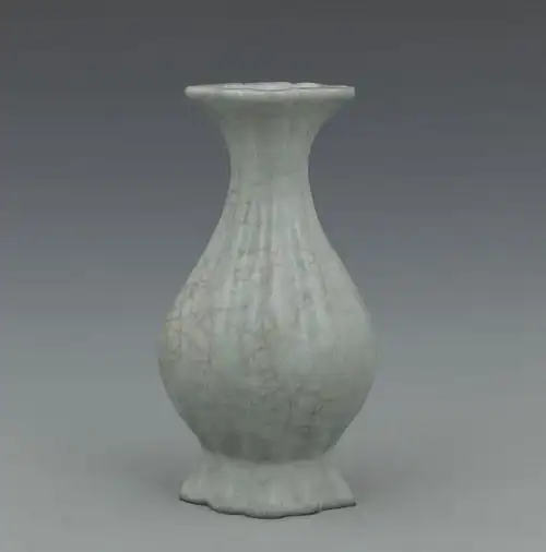 南宋官窑海棠瓶在港拍出8000万港元天价