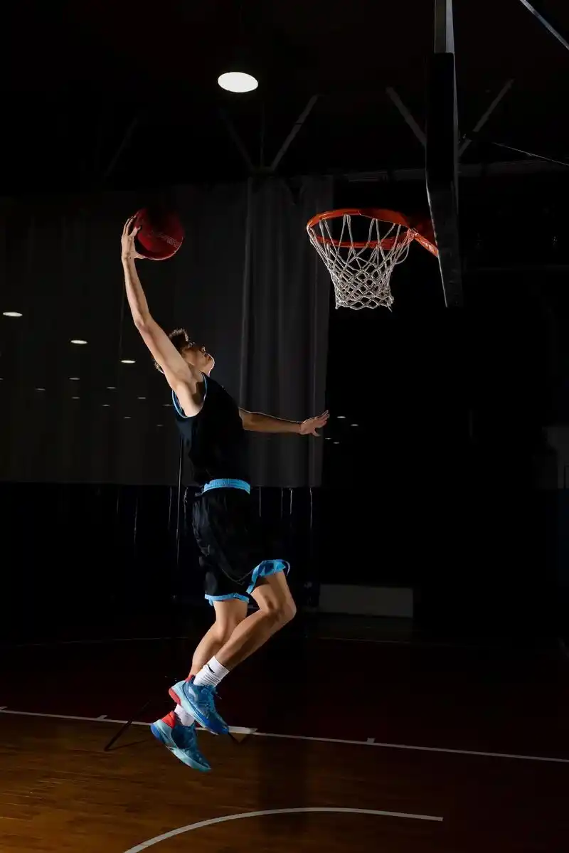 那个打篮球的男生,不想拥有一组照片呢.焦宇航 - 抖音