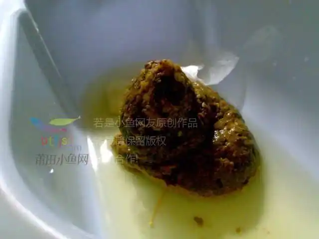 一坨金字塔状的便便觉得恶心的别进