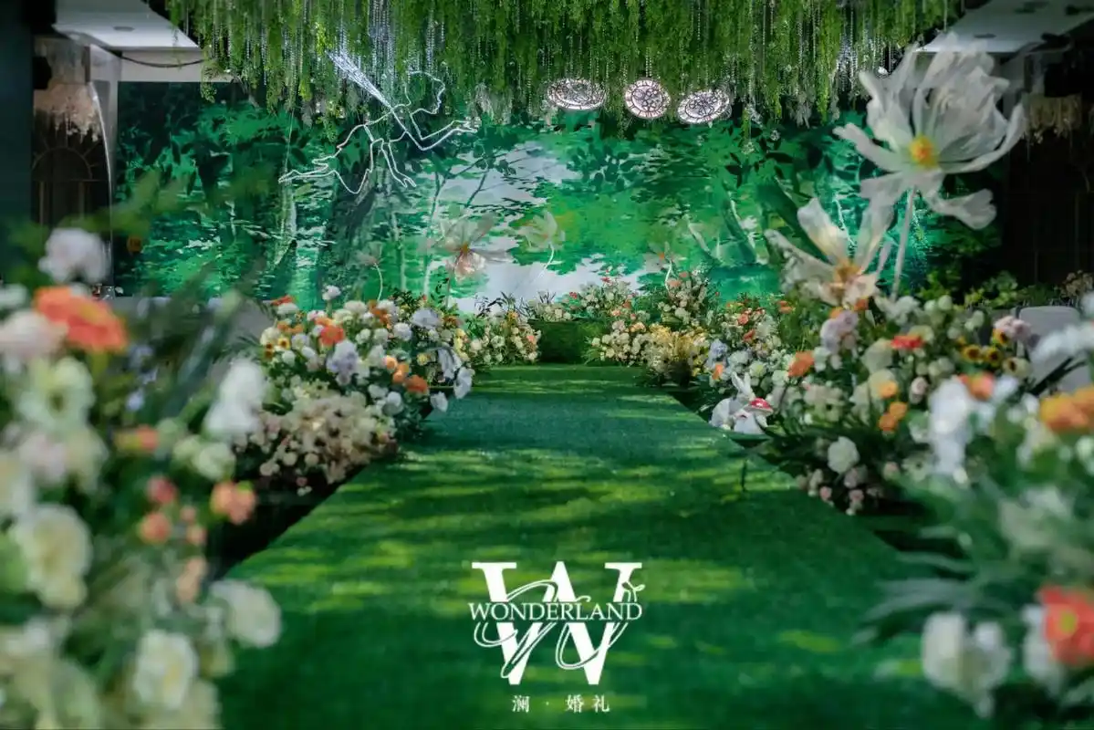 "森林深处,寻觅心之所向" 主题:绿野仙踪 沉浸式森系童话婚礼  把"丁