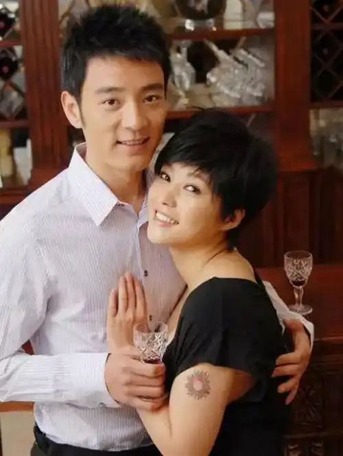 他娶过郝蕾,爱过王珞丹,负了殷桃,如今又和小12岁娇妻生下二胎|邓超