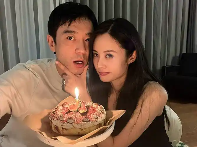 41岁李光洁晒生日照与老婆亲密贴贴差13岁老夫少妻太甜蜜