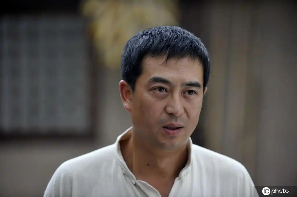 1/68月6号下午,张嘉译,周一围主演的新剧《在一起》发布了首支片花.