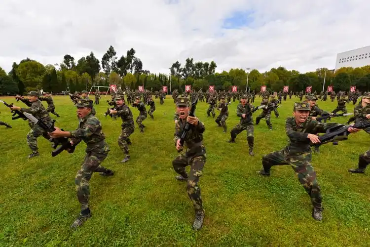 开训啦火箭军某部千余名新兵立下铿锵誓言