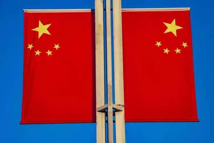 达城街头最美主题色_五星红旗