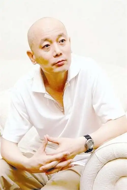 葛优66岁孤影,跨国妹远,亲离世,无儿无女现状牵动人心!