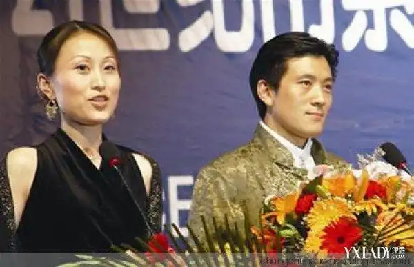 杨子亲口承认8年前已与黄圣依结婚感谢8年付出