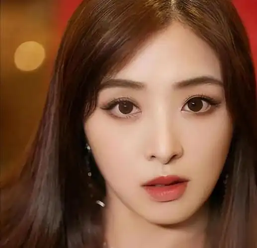 张含韵:15岁爆红深陷"不雅观观照"风云,为酸酸乳赚20亿却分文