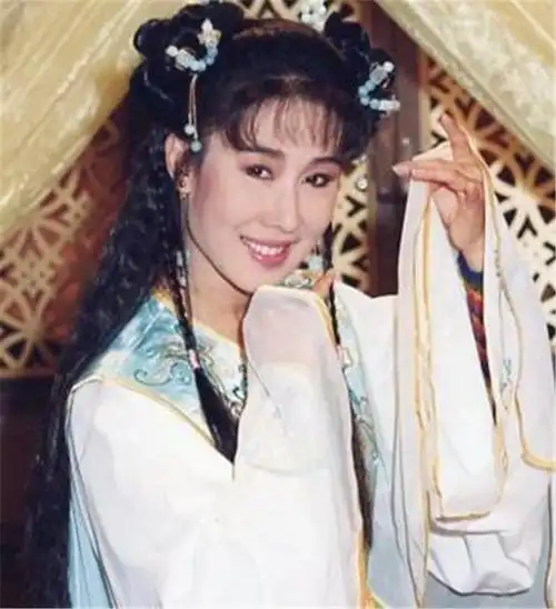 饰演李碧莲角色的夏光莉,因为看到近期热播的新白娘子传奇,很有感触