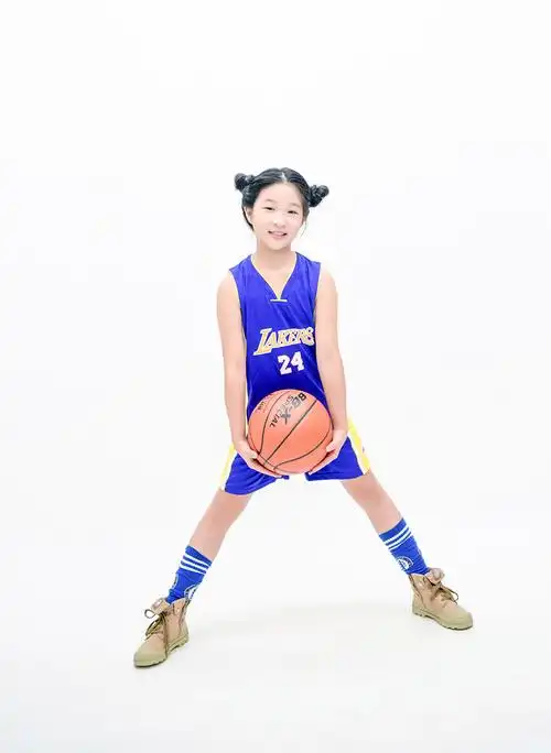 摄影数码-七天的儿童摄影作品《运动女孩》