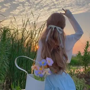 氛围感十足的ins风好看的女生头像