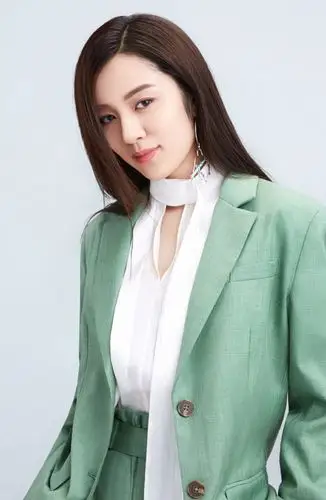 女演员王晓晨妩媚霸气时尚写真图片