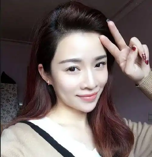 《第一财经》美女主持人戴刘菲,很久没有露面了,她的近况如何?