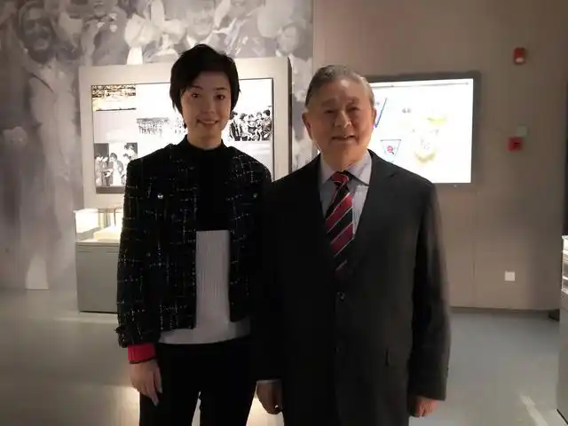 41岁张怡宁生俩娃后气色红润,富商老公大她20岁,夫妻俩身家雄厚