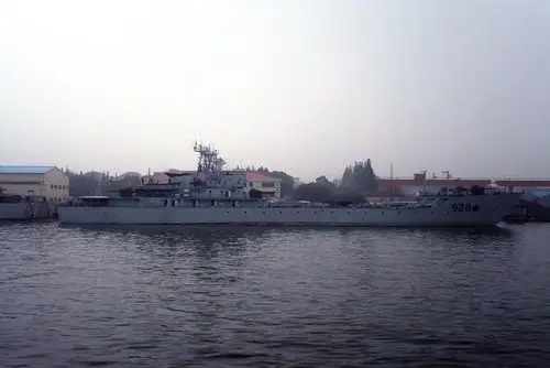 黎明时分的军港