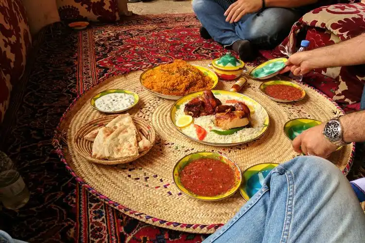 去沙特吃什么?沙特阿拉伯传统美食都在这里了! - 沙特阿拉伯上下班时