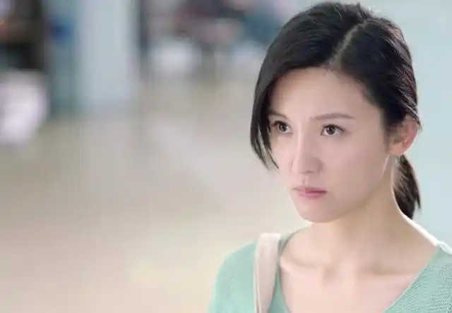 杨子姗因洁癖被骂,上综艺难接受剧组进家门,因一个脚印崩溃痛哭