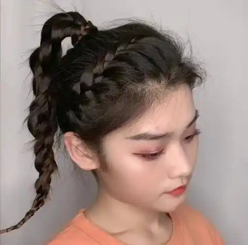 别再傻傻的只会披发了!学会这几种编发,青春洋溢又独特!